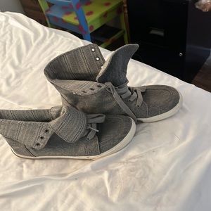 Size 8 women rocket dogs brand. High top/folded top.